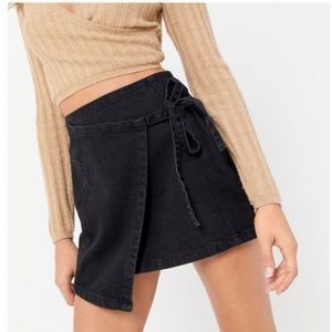 Urban Outfitters BDG Denim Wrap | Black | Large